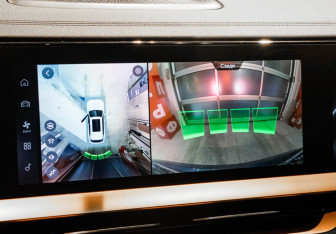 Подержанный автомобиль Geely Monjaro 2023 года (25 фото)