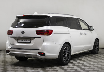 Подержанный автомобиль Kia Carnival 2018 года (5 фото)