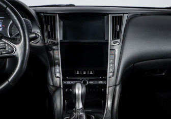 Подержанный автомобиль Infiniti Q50 2014 года (13 фото)