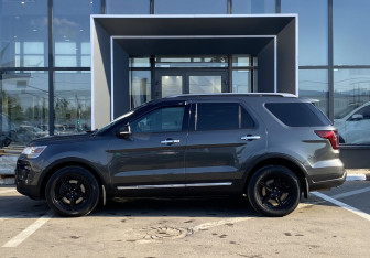 Подержанный автомобиль Ford Explorer 2018 года (8 фото)