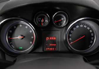 Подержанный автомобиль Opel Mokka 2014 года (12 фото)