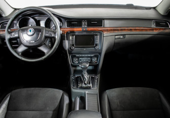 Подержанный автомобиль Skoda Superb Liftback 2009 года (11 фото)
