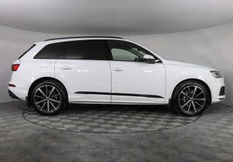 Подержанный автомобиль Audi Q7 2021 года (4 фото)