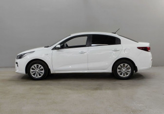 Подержанный автомобиль Kia Rio Sedan 2018 года (8 фото)