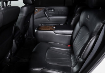 Подержанный автомобиль Infiniti QX56 2011 года (10 фото)