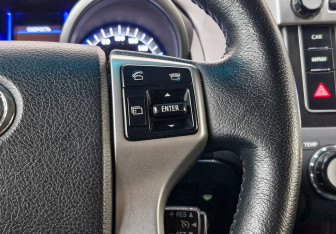 Подержанный автомобиль Toyota Land Cruiser Prado 2017 года (26 фото)