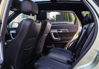 Подержанный автомобиль Jaecoo J7 2024 года (8 фото)