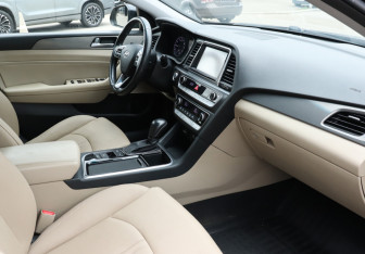 Подержанный автомобиль Hyundai Sonata 2017 года (9 фото)