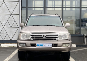 Подержанный автомобиль Toyota Land Cruiser Suv 2000 года (2 фото)