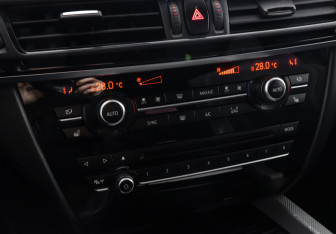 Подержанный автомобиль BMW X5 2018 года (16 фото)