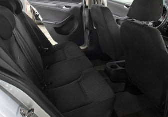 Подержанный автомобиль Volkswagen Jetta Sedan 2013 года (12 фото)