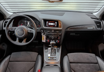 Подержанный автомобиль Audi Q5 2015 года (14 фото)