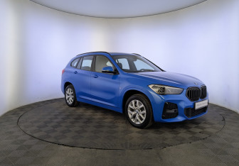 Подержанный автомобиль BMW X1 2021 года (3 фото)