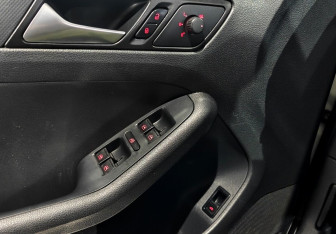 Подержанный автомобиль Volkswagen Jetta Sedan 2014 года (15 фото)