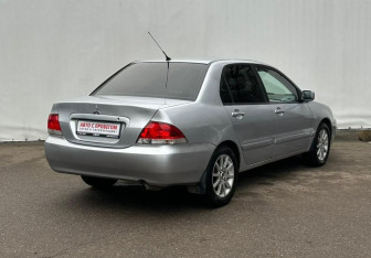 Подержанный автомобиль Mitsubishi Lancer Sedan 2007 года (5 фото)