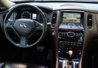 Подержанный автомобиль Infiniti EX 2013 года (11 фото)