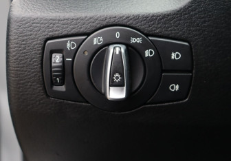 Подержанный автомобиль BMW X1 2014 года (12 фото)