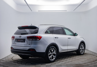 Подержанный автомобиль Kia Sorento 2017 года (5 фото)