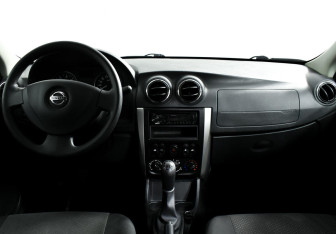 Подержанный автомобиль Nissan Almera Sedan 2018 года (8 фото)