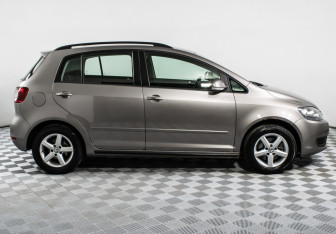 Подержанный автомобиль Volkswagen Golf Plus 2012 года (4 фото)