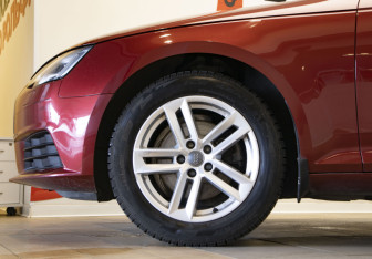 Подержанный автомобиль Audi A4 Sedan 2017 года (33 фото)