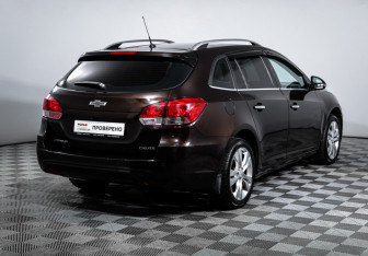 Подержанный автомобиль Chevrolet Cruze Wagon 2014 года (5 фото)