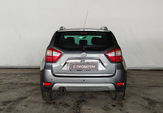 Подержанный автомобиль Nissan Terrano 2014 года (5 фото)