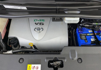 Подержанный автомобиль Toyota Alphard 2020 года (9 фото)