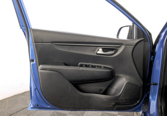 Подержанный автомобиль Kia Rio Hatchback 2019 года (19 фото)