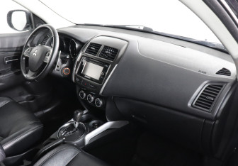 Подержанный автомобиль Mitsubishi ASX 2012 года (6 фото)