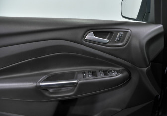 Подержанный автомобиль Ford Kuga 2014 года (10 фото)