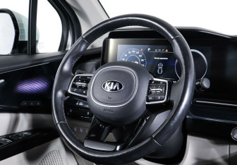 Подержанный автомобиль Kia Carnival 2021 года (14 фото)
