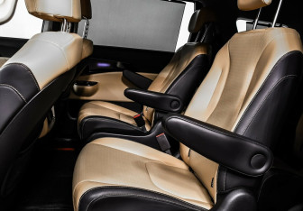 Подержанный автомобиль Kia Carnival 2020 года (17 фото)