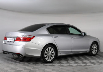 Подержанный автомобиль Honda Accord Sedan 2013 года (3 фото)