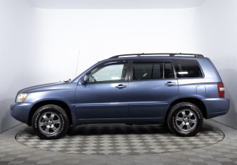 Подержанный автомобиль Toyota Highlander 2005 года (8 фото)