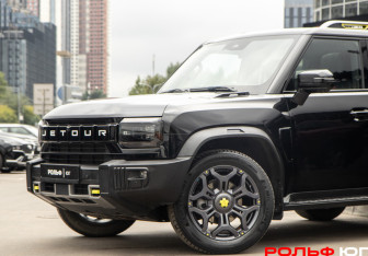 Подержанный автомобиль Jetour T2 2024 года (19 фото)