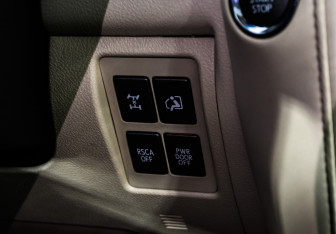 Подержанный автомобиль Lexus LX 2012 года (26 фото)