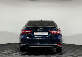 Подержанный автомобиль Toyota Camry Sedan 2020 года (6 фото)