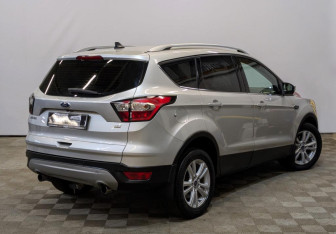 Подержанный автомобиль Ford Kuga 2019 года (5 фото)