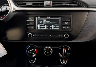 Подержанный автомобиль Kia Rio Hatchback 2021 года (15 фото)