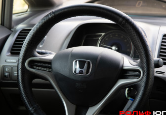 Подержанный автомобиль Honda Civic Sedan 2008 года (14 фото)