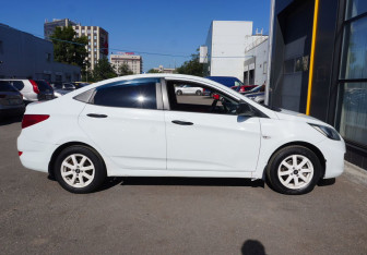 Подержанный автомобиль Hyundai Solaris Sedan 2013 года (4 фото)