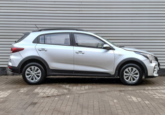Подержанный автомобиль Kia Rio Hatchback 2021 года (4 фото)