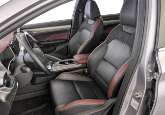 Подержанный автомобиль Geely Coolray 2023 года (20 фото)