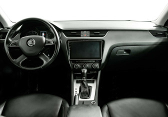 Подержанный автомобиль Skoda Octavia Wagon 2015 года (7 фото)