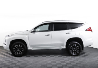 Подержанный автомобиль Mitsubishi Montero Sport 2022 года (8 фото)
