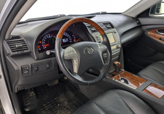 Подержанный автомобиль Toyota Camry Sedan 2011 года (17 фото)