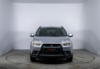 Подержанный автомобиль Mitsubishi ASX 2010 года (2 фото)