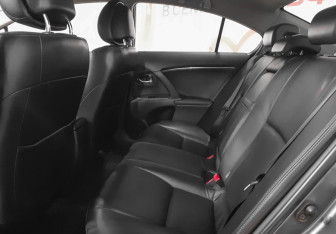Подержанный автомобиль Toyota Avensis Sedan 2011 года (10 фото)