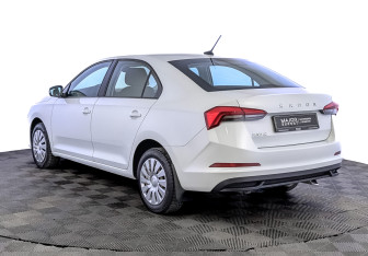 Подержанный автомобиль Skoda Rapid Liftback 2021 года (7 фото)